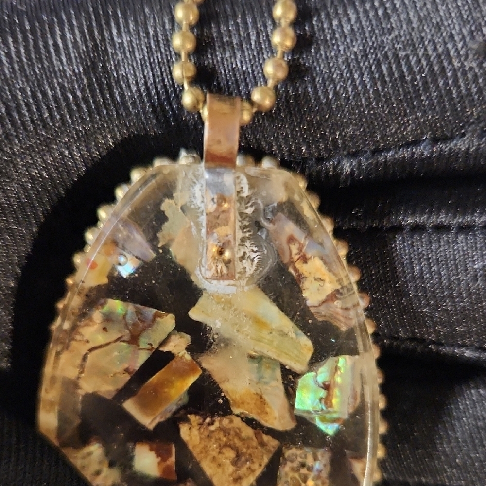Abalone Iridescent Pendant Necklace 1960's - Picture 9 of 11